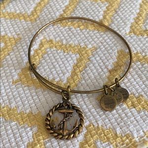 Anchor bracelet